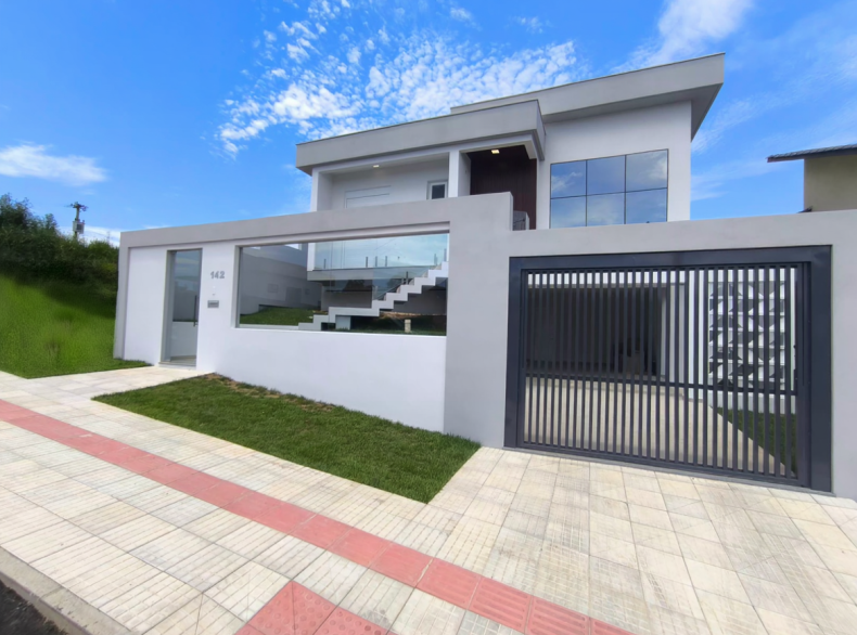 Casa de Alto Padrão com 3 dormitórios sendo 1 suíte com sacada, espaço gourmet com churrasqueira a carvão, garagem para 2 carros